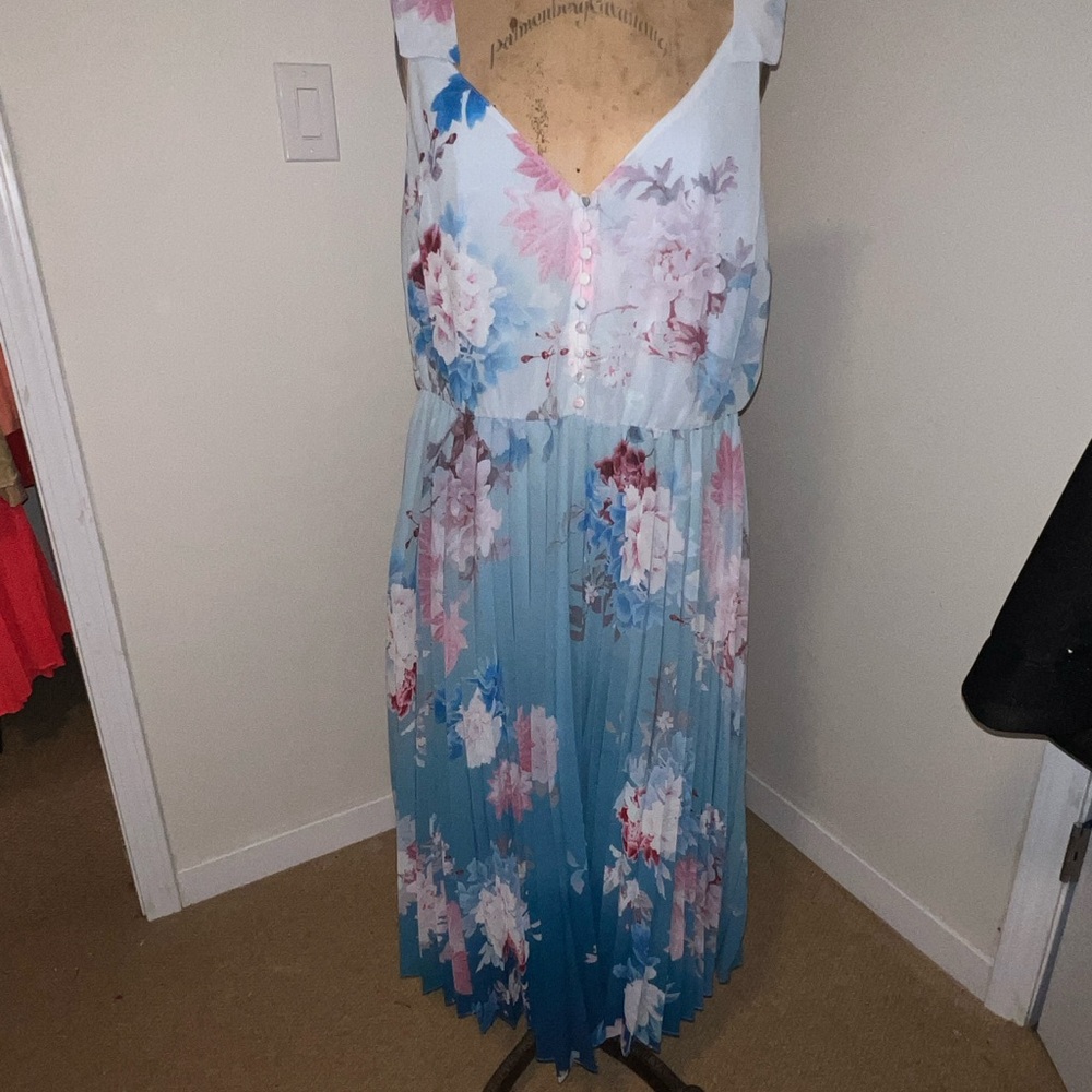 City Chic Blue Floral Pleated Midi Dress - Picture 3 of 7